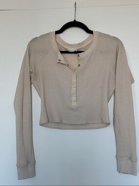 Good American Size 2 (Medium) Cropped Cream Thermal Raglan Fitted Henley Shirt